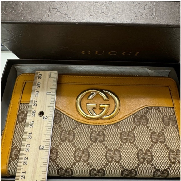 GUCCI Leather Jacquard Signature GG EUC with Box and Dust Bag - Picture 7 of 11